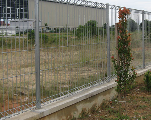 Embedded method Roll Top Fence