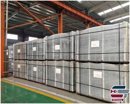 Package of Hot dipped galvanized 3D Curved Fence Panels from HuaGuang Company