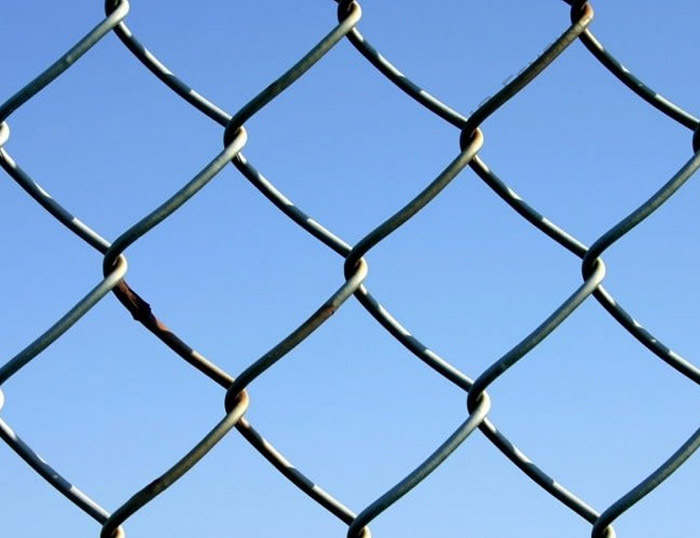 Aluminum chain link fence
