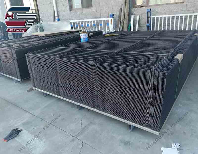 3d fence panels awaiting packing