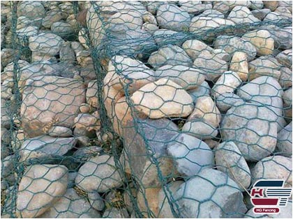PVC coated gabion mesh Used on riverbanks to prevent floods from scouring the banks.