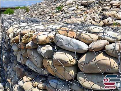 Galfan coating gabion mesh box filled with stones