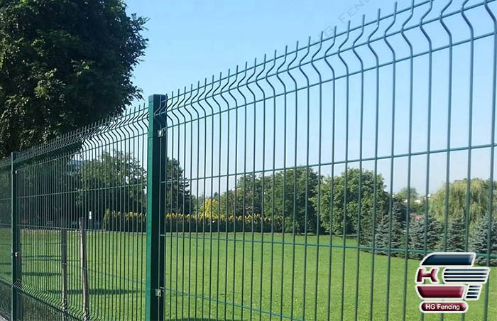 Curved Mesh Fence with Square Post 