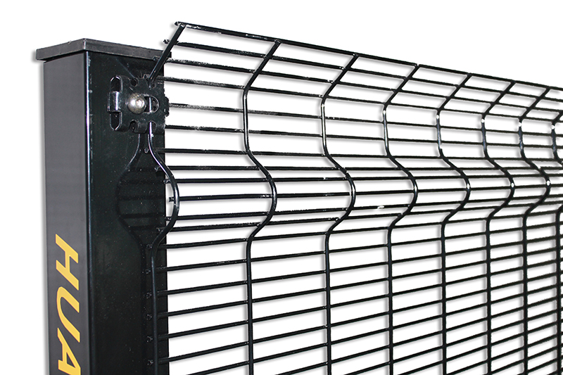 How long is the service life of the highway wire mesh fence?