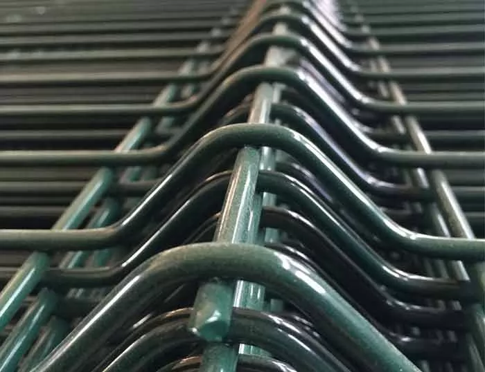 Curved Mesh Fence