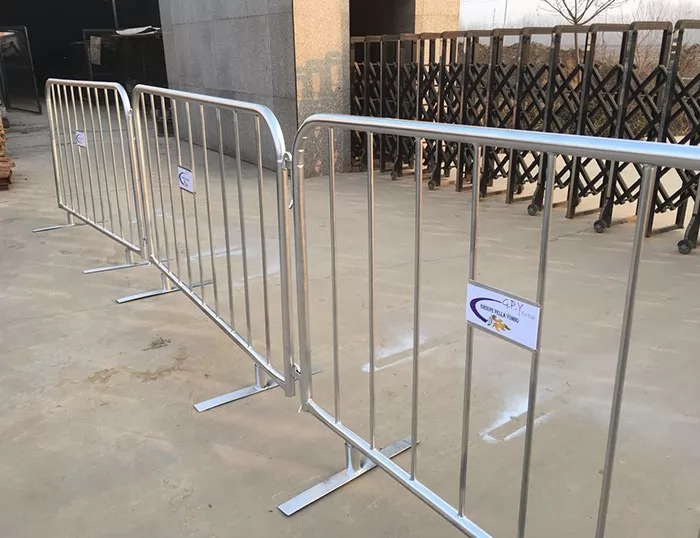 Barricade Fence connection with hook