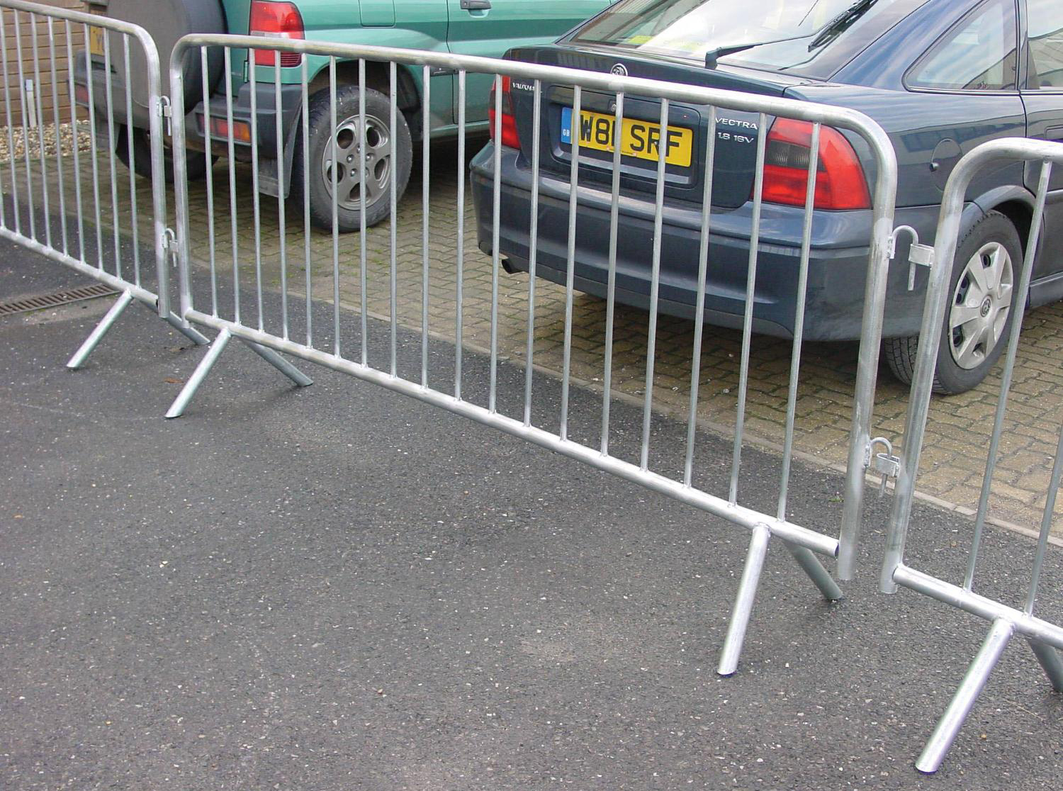 the introduction and application of crowd control barrier