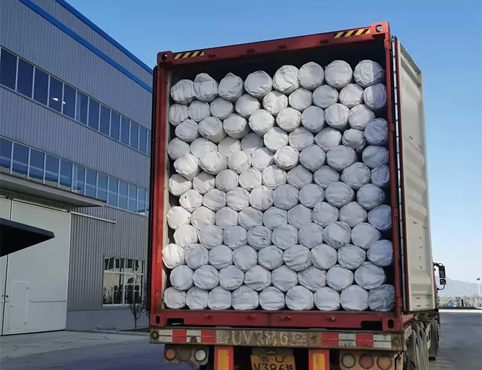 Packed Plastic Fence Mesh  already in containers