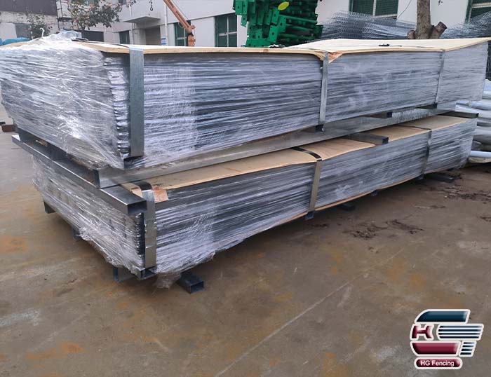 packing of Steel Palisade Fence