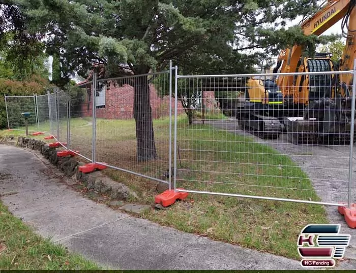 Temporary fencing for temporary construction